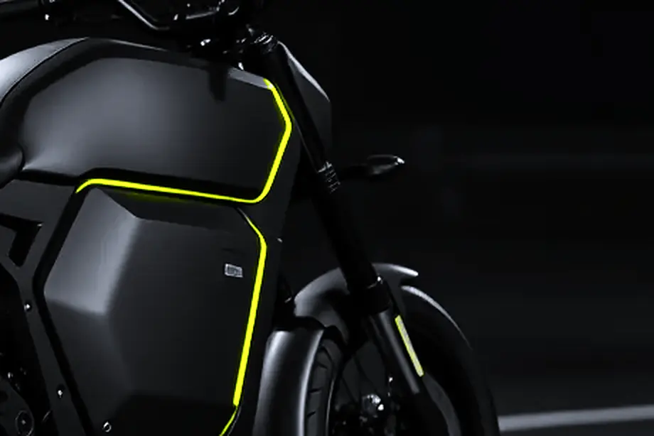 The front of Vaayu Long: tank, fork and front wheel, the lime pack outline running down beside the fork.